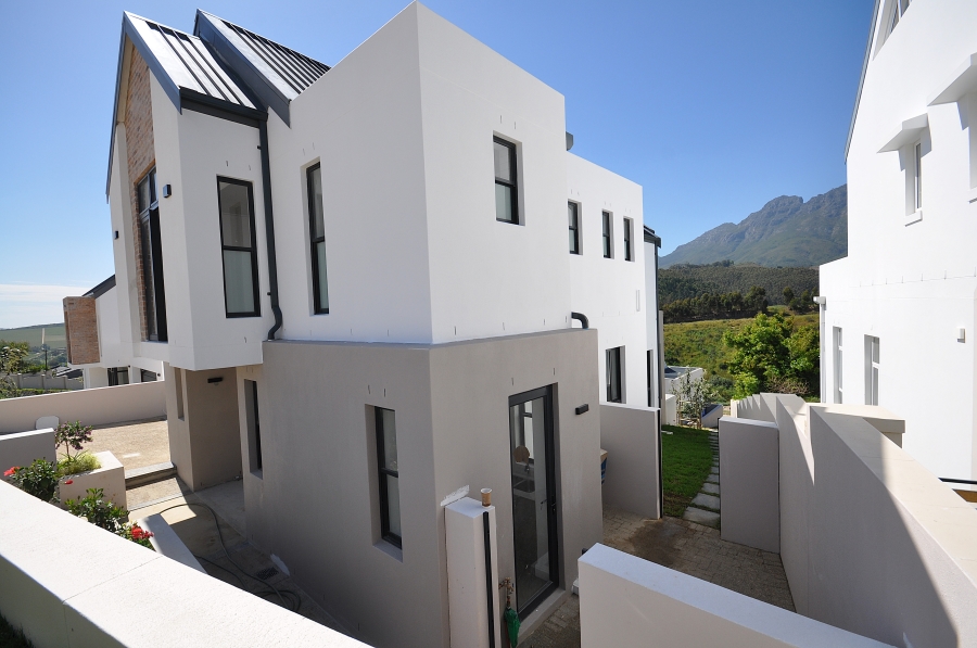 3 Bedroom Property for Sale in La Roche Western Cape